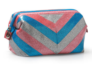 Porcellana Il cuscino ha modellato le borse di viaggio dell'articolo da toeletta/capacità organizzatore cosmetico di viaggio la grande fornitore